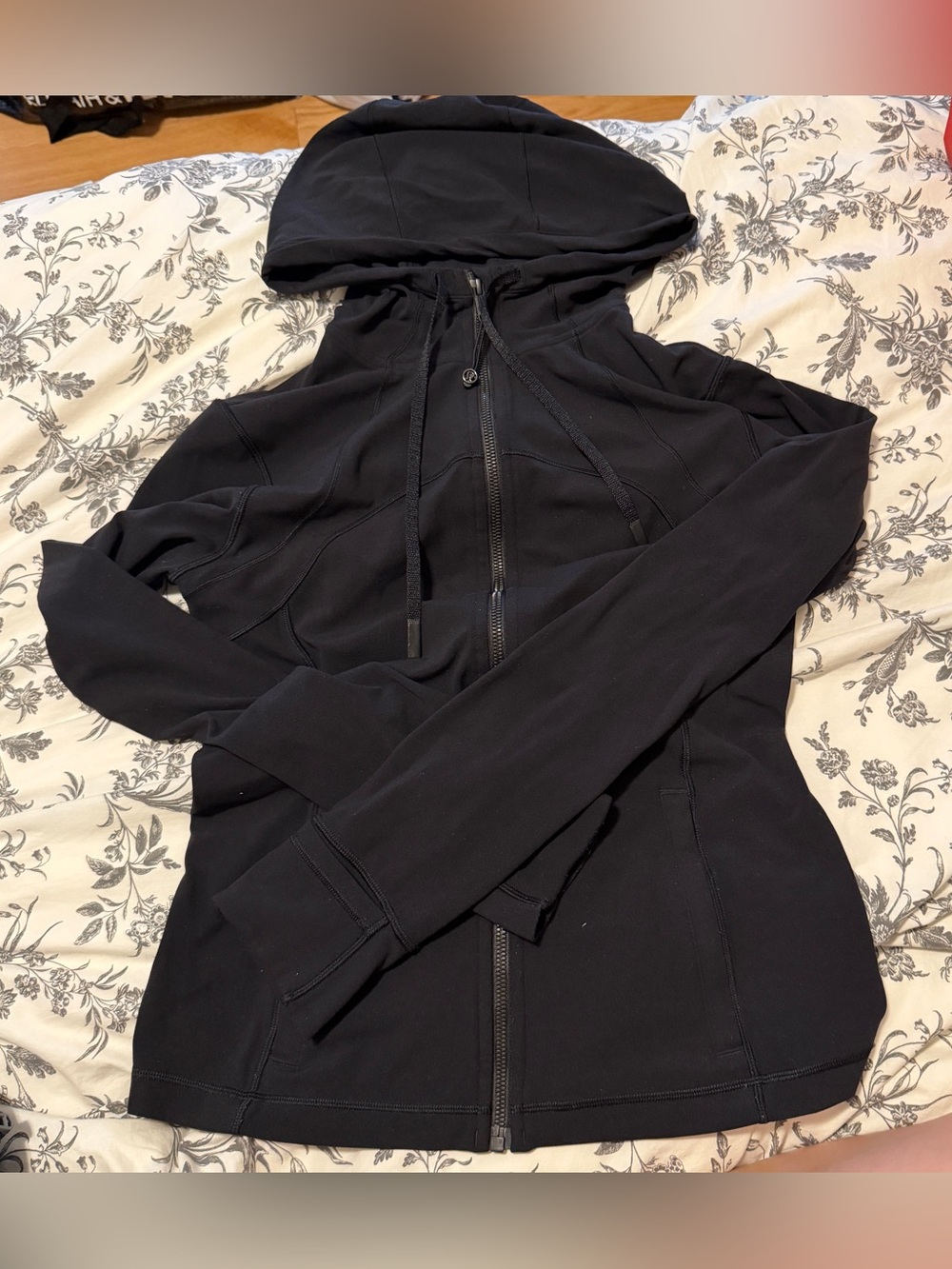 lululemon define jacket hooded in black| sz 8